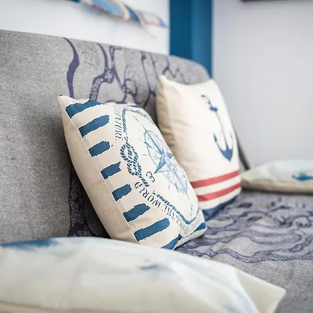 Nautical Loft *beachfront *terraces *parking 아파트 *