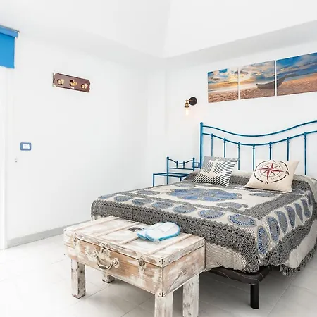 Nautical Loft *beachfront *terraces *parking 아로나