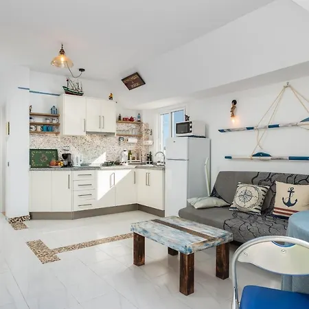 شقة Nautical Loft *beachfront *terraces *parking أرونا