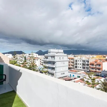 Nautical Loft *beachfront *terraces *parking * أرونا
