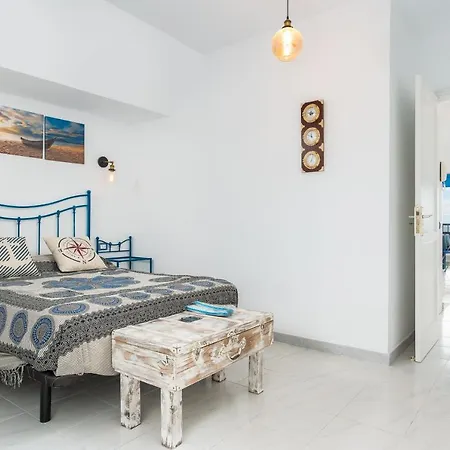Nautical Loft *beachfront *terraces *parking أرونا